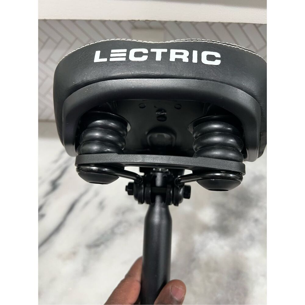Lectric Comfort Bike Seat w/ Suspension & Seatpost J31.8x390mm – NEW - Picture 8 of 8